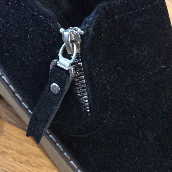 Black Low-Cut Boots - Picture 3 of 3